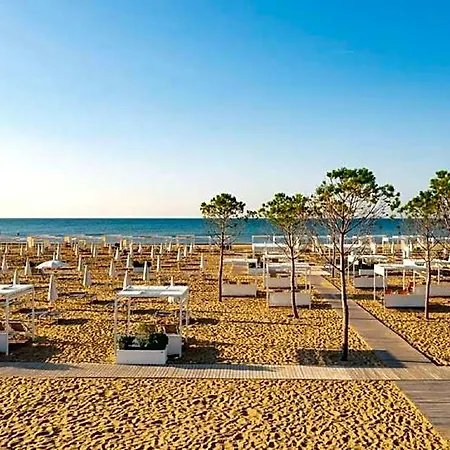 Warm Seaside Flat In Bibione