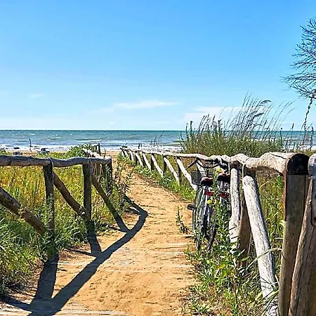 Warm Seaside Flat In Bibione