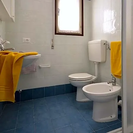 Warm Seaside Flat In 4*